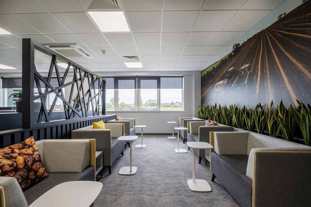 chameleonbusint's tweet photo. Hybrid working has become normality; employers are refurbishing their workspaces to attract employees to the office. Here's a selection of workspaces we have recently designed to attract employees to the office.
#workspacedesign #workspacefitout #hybridworking #refurbishment https://t.co/lhQ3mC3jzk
