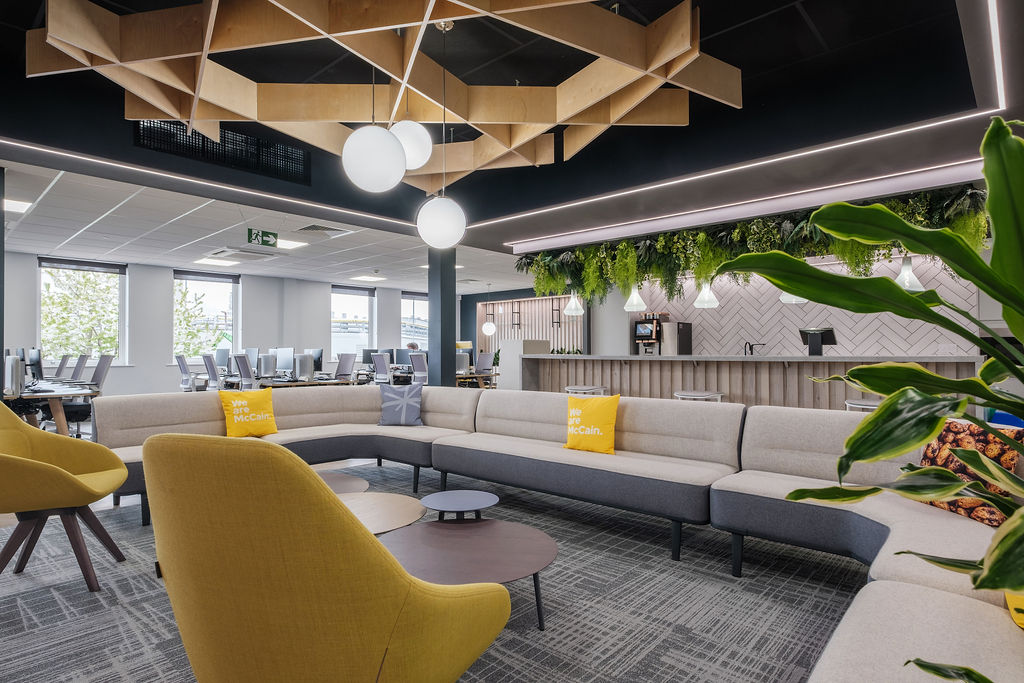 chameleonbusint's tweet photo. Hybrid working has become normality; employers are refurbishing their workspaces to attract employees to the office. Here's a selection of workspaces we have recently designed to attract employees to the office.
#workspacedesign #workspacefitout #hybridworking #refurbishment https://t.co/lhQ3mC3jzk