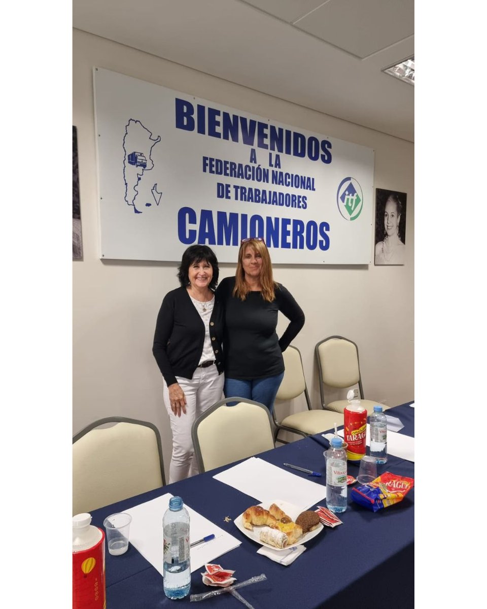 apdfanacional's tweet photo. El 17 de febrero, A.P.D.F.A junto a las mujeres sindicalistas pertenecientes a la CGT, se reunieron en la Federación Nacional de trabajadores camioneros con la presencia de la diputada Vanesa Siley 
@Vsiley 
@ApdfaAdrian 

#apdfa #sindicato #ferroviarios #mujeres https://t.co/XPuNom0EJm