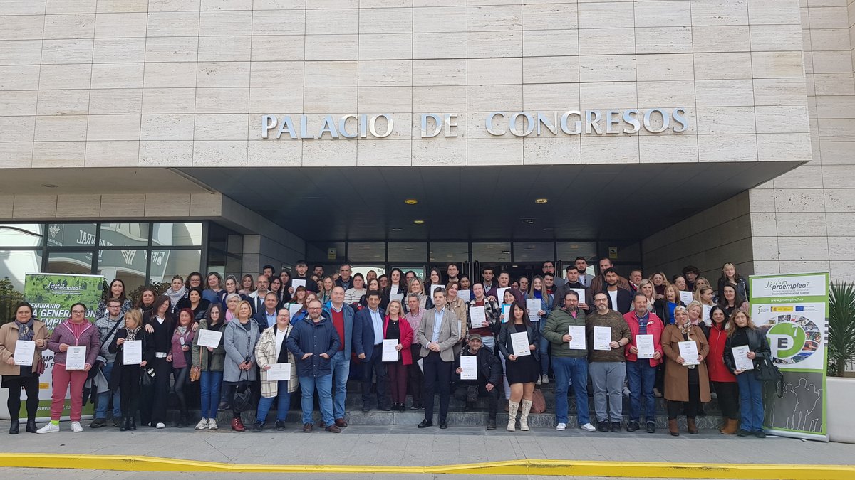 dipujaen's tweet photo. 👷♀️🧑💼Más de 750 personas desempleadas mejoran su formación para acceder al mercado laboral con #Proempleo7
Presidente @dipujaen @pacoreyesm ha clausurado este programa en el que se han invertido +4,3 mill €
📲https://t.co/kMFSwYqG2i https://t.co/ieGv0zopCG