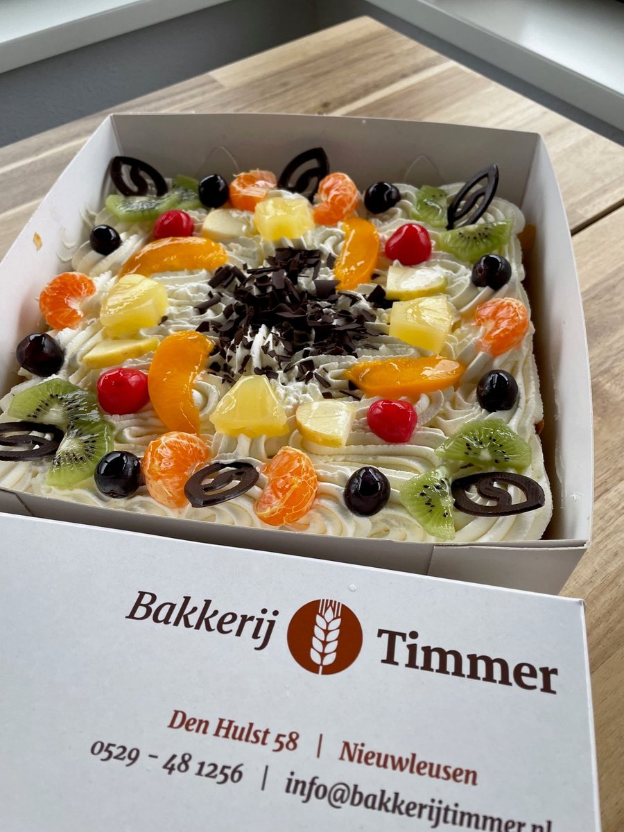 En weer verlaat een tevreden klant ons pand.

Bedankt voor de heerlijke taart <a href="/DeVriesTechniek/">Cas de Vries</a> ! Deze waardering wordt erg gewaardeerd. 

#vssnederland #nieuwleusen #zwolle #cctvspecialist #taart #waardering