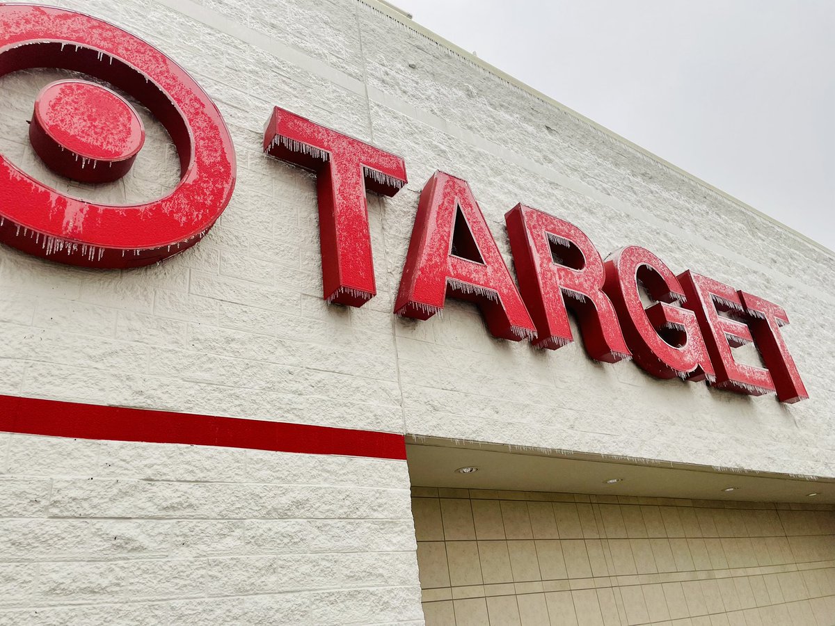 VsSullivan's tweet image. It’s an Icy Thursday at 673 ❄️☃️