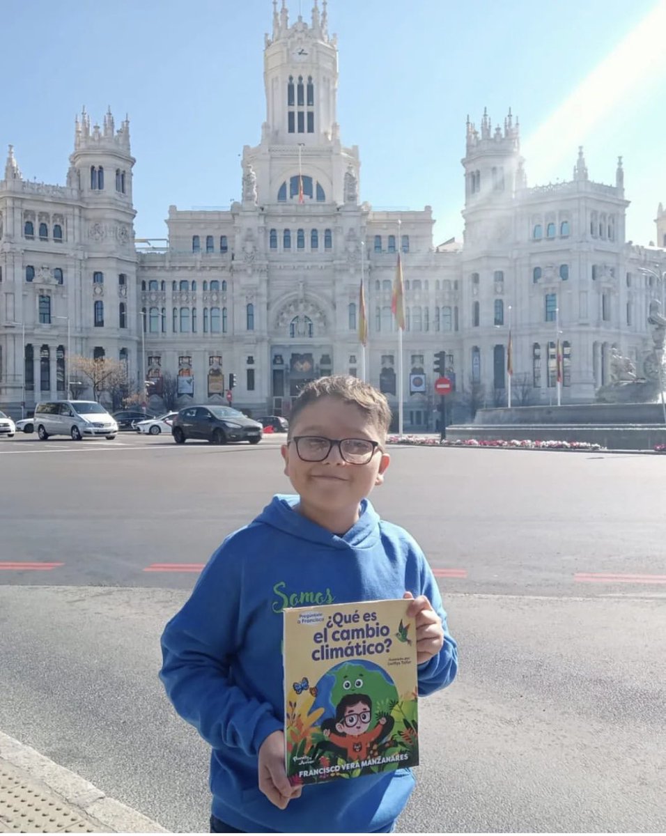 Un día como hoy pero de 2018 terminaba de leer el primer libro que leí completo en toda mi vida. 
Un día como hoy pero de hace un año se publicaba el primer libro que escribí.
 
Si lo puedes imaginar, lo puedes lograr!