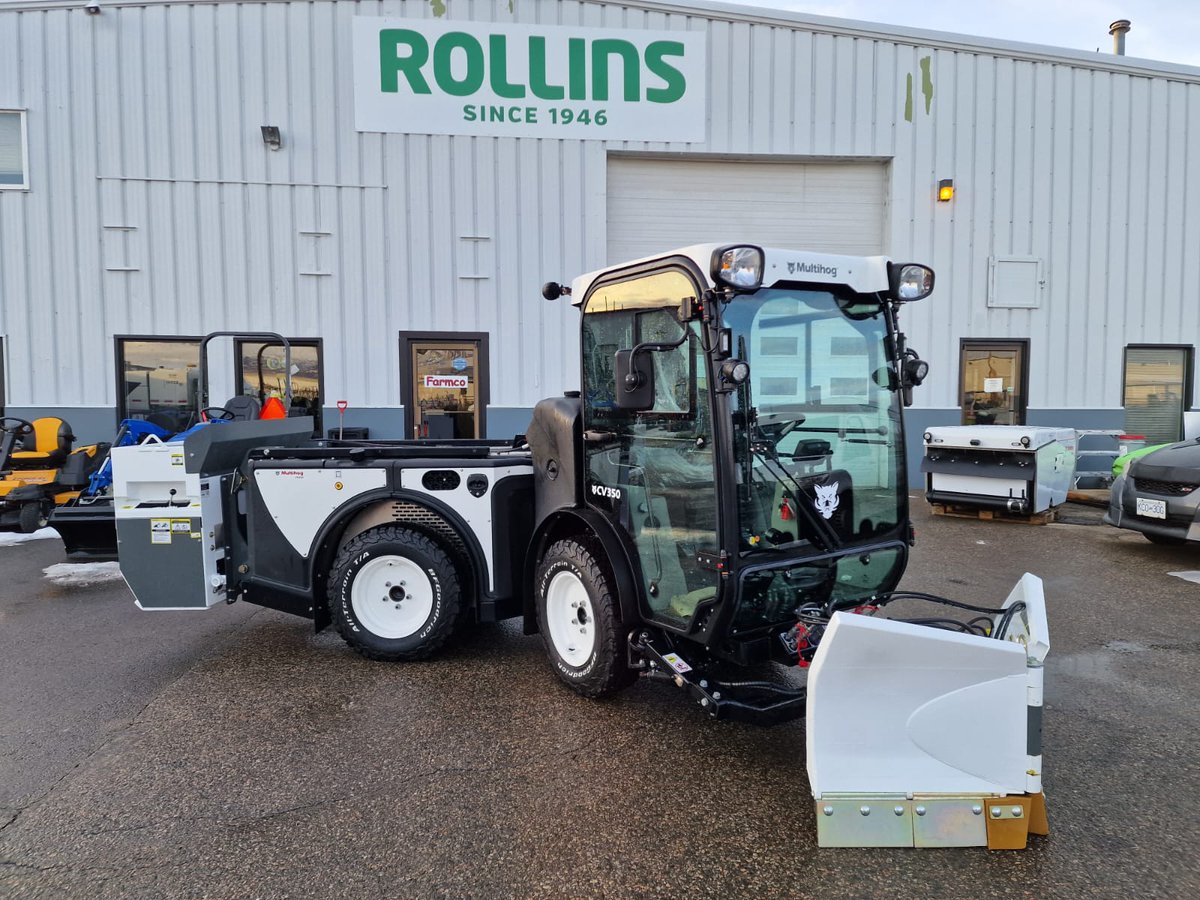 Multihog's tweet image. Delivered a month ago by our BC dealer @Rollins1946, this CV #sweeper was set up with #winterkit, and joins a #Multihog MX model which was delivered to the City of Kelowna last September! 
A repeat purchase is the best endorsement! 😎
Find out more: multihog.co/p14