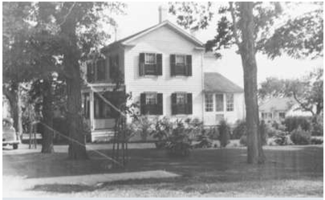 TownofWhitby's tweet photo. Visit the old house of James Rowe, first Mayor of the Town of Whitby and co-founder of #JamesRowe and Co. grain shipping company, during #HeritageWeek in Whitby. It now serves as an educational centre and museum. 🏡🔍 - Learn more about Heritage in Whitby https://t.co/r13EPBjgAo https://t.co/HiOqMqG2my