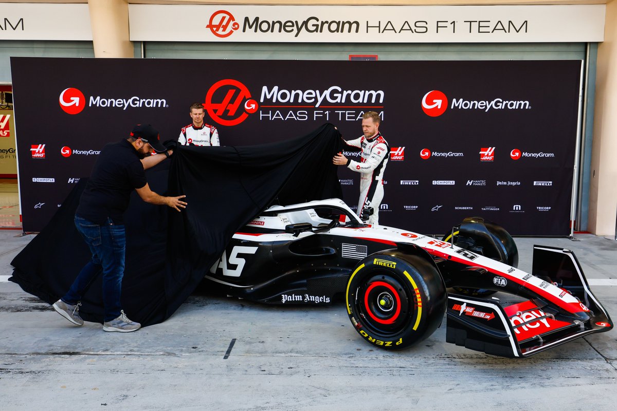 MoneyGram's tweet image. Delivering on our promise to provide fans with unique access to the sport, MoneyGram and @urpay_sa, one of our key partners in the Middle East, hosted a joint customer for the first-ever live unveiling of the new car alongside @HaasF1Team drivers in Bahrain.