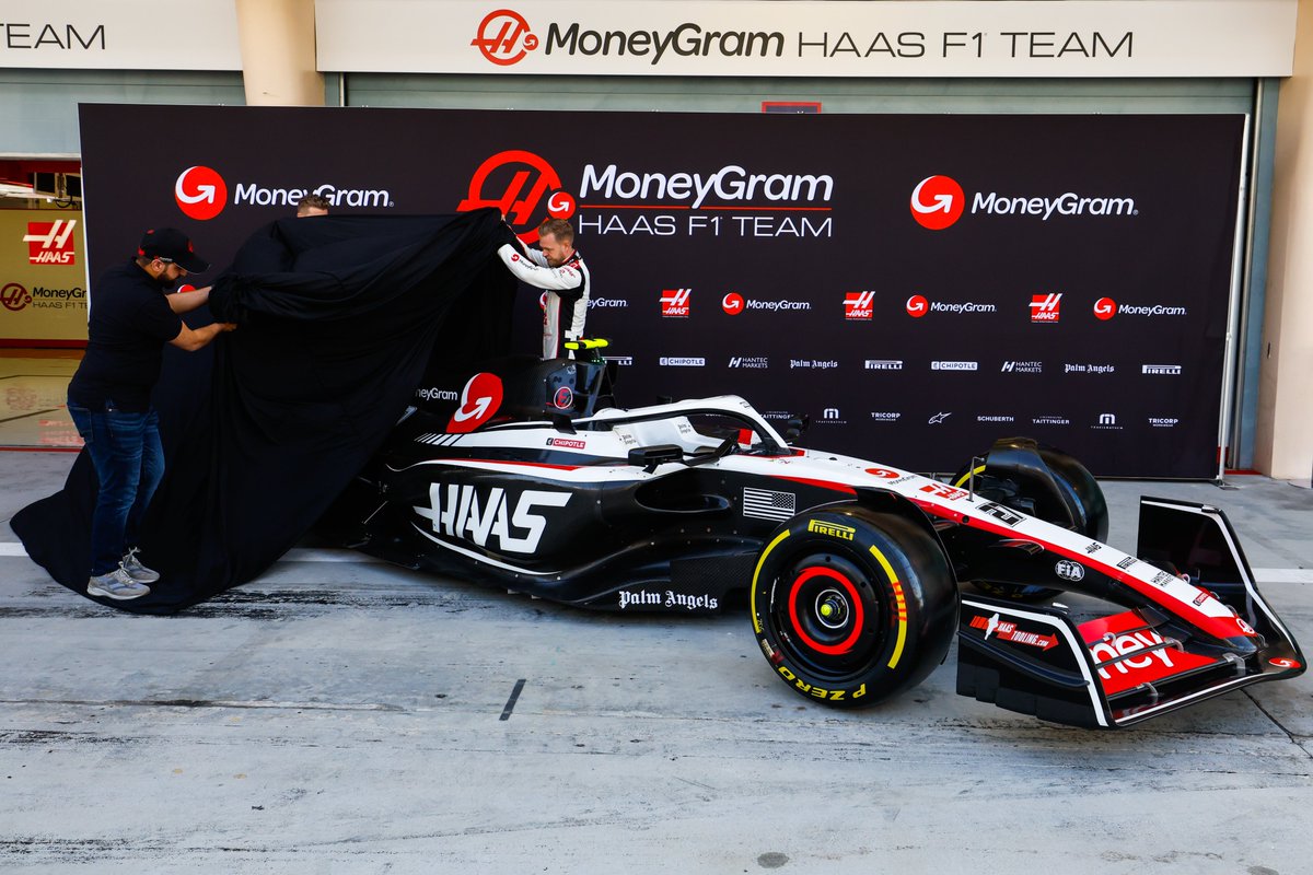 MoneyGram's tweet image. Delivering on our promise to provide fans with unique access to the sport, MoneyGram and @urpay_sa, one of our key partners in the Middle East, hosted a joint customer for the first-ever live unveiling of the new car alongside @HaasF1Team drivers in Bahrain.