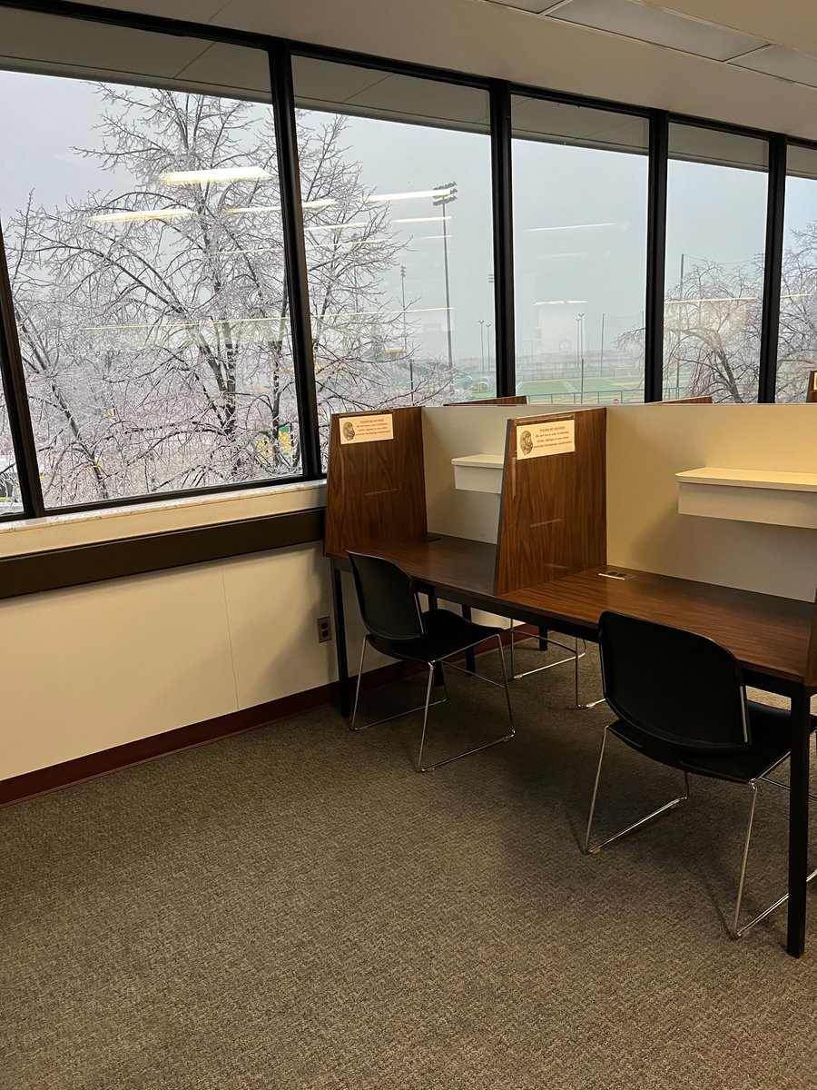 StClairLibrary's tweet image. ❄️Picture perfect from the inside. Enjoy the #thursdaymorning view from the library🧊🌲 

Pick up a☕️and gather your notes. Study with us today! #studyspaces #stclaircollege #cozy #keepwarm #yesweareopen