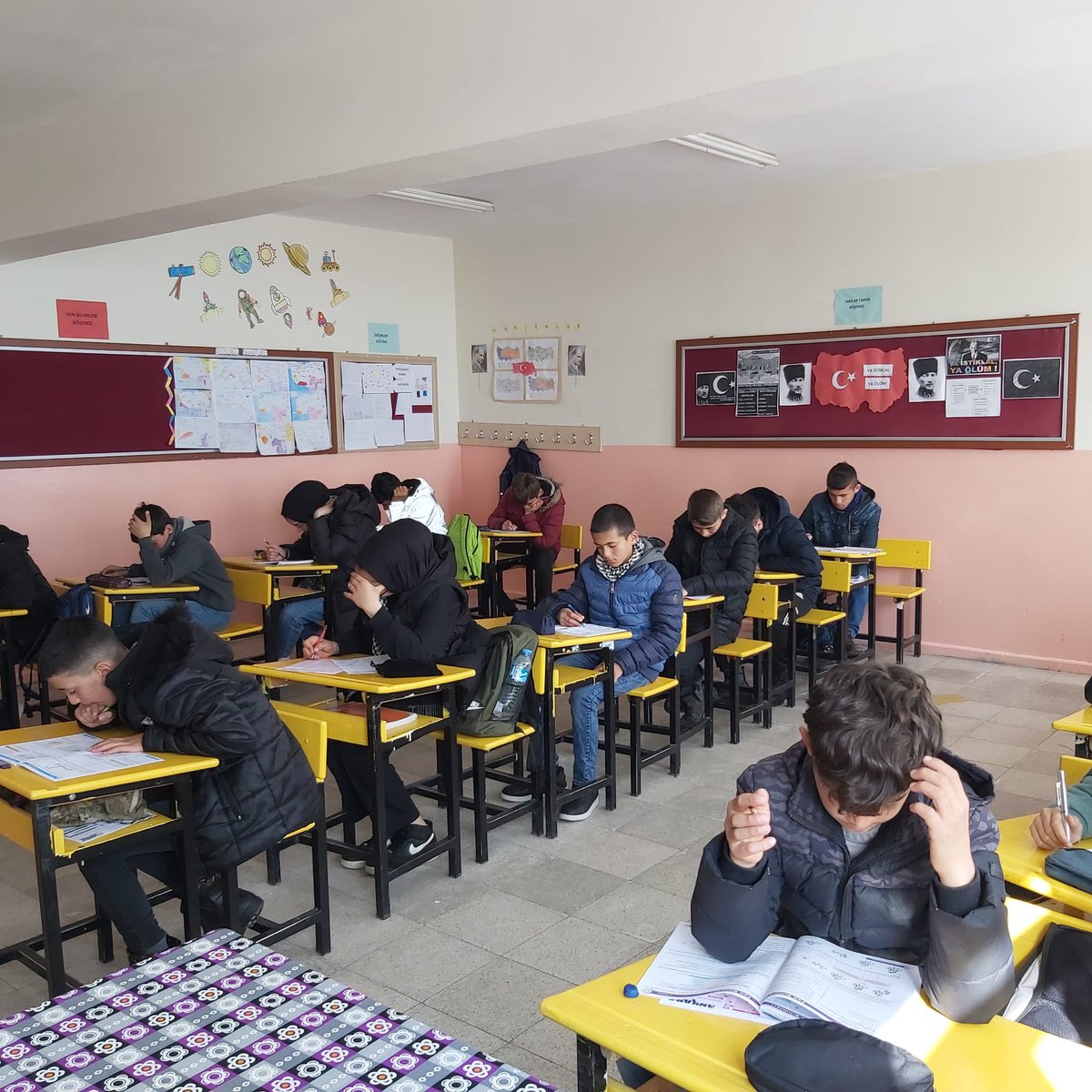 EmtagOrtaokulu's tweet photo. Okulumuzda EFOR Projesi kapsamında 7. ve 8. Sınıf öğrencilerimize ölçme değerlendirme uygulaması yapıldı. https://t.co/crCPRcHTdU