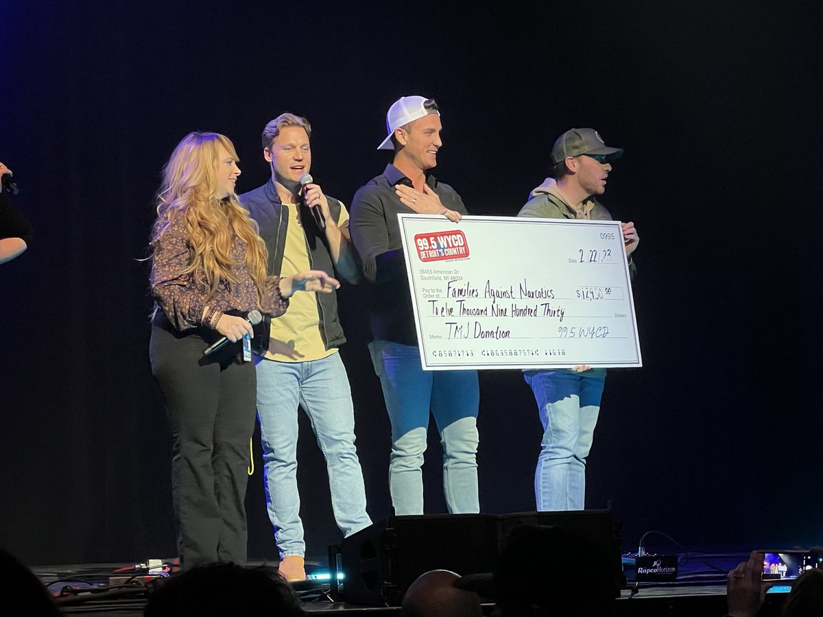 faceaddictionow's tweet photo. At last night’s Ten Man Jam country music concert at the Fox Theatre, FAN was presented with a $12,930.00 donation from @995WYCD and @Audacy! We are humbled by this generous contribution that will help us help others. 💙 #addiction #recovery #hope #wycd #audacy #community https://t.co/ehA0NvzDGL