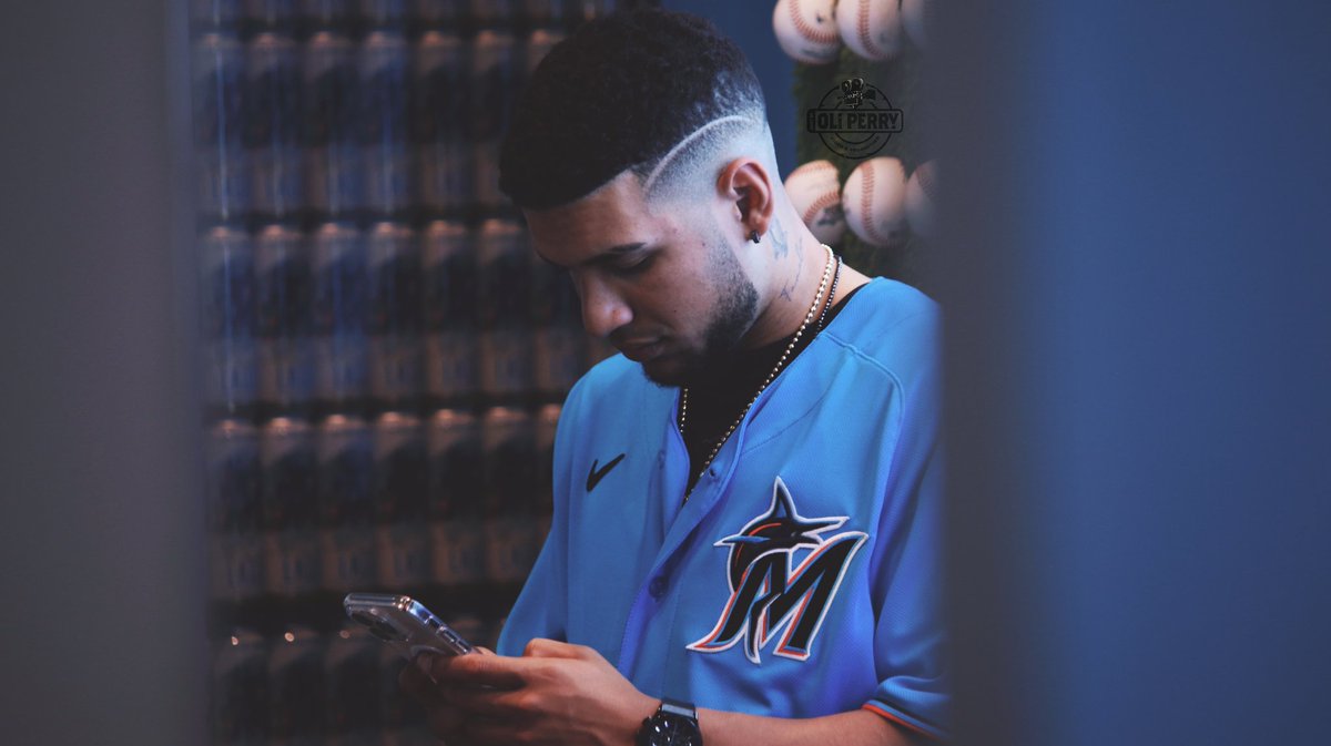 shotbyoliperry's tweet photo. I'm thinking about hitting up some Spring Training games next month #shotbyoliperry https://t.co/ndb0IE0do9
