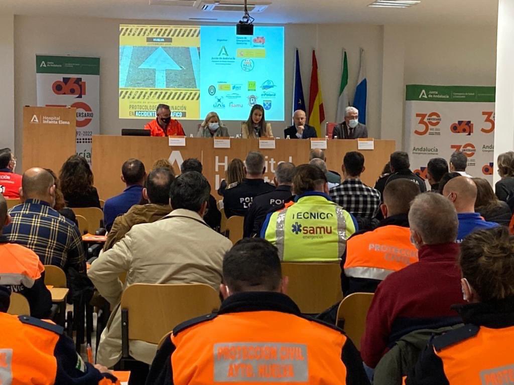 VeranoDominguez's tweet photo. Hoy hemos visto un día de preparación de los profesionales de emergencias y seguridad. El 061 y Fiscalía de Andalucía, Ceuta y Melilla han presentado hoy un protocolo de actuación coordinada ante accidentes de tráfico en el @InfantaElenaH https://t.co/sHqtDWIE7r