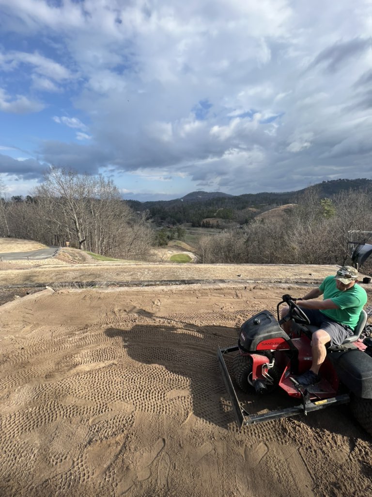 Re leveling some high priority tee boxes.
