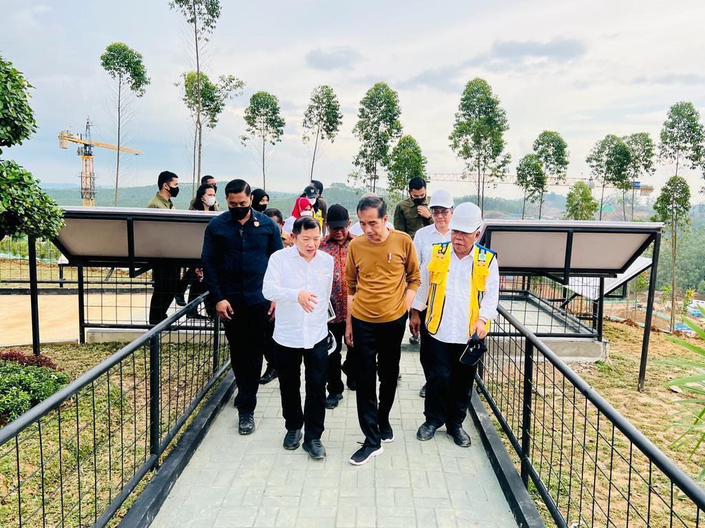 Di lokasi ini nantinya akan berdiri Istana Kepresidenan, hasil karya anak bangsa Indonesia sendiri, dari desain hingga pembangunannya.

Saya optimistis kawasan Istana Kepresidenan akan siap digunakan untuk perayaan Hari Ulang Tahun Kemerdekaan RI bulan Agustus 2024.