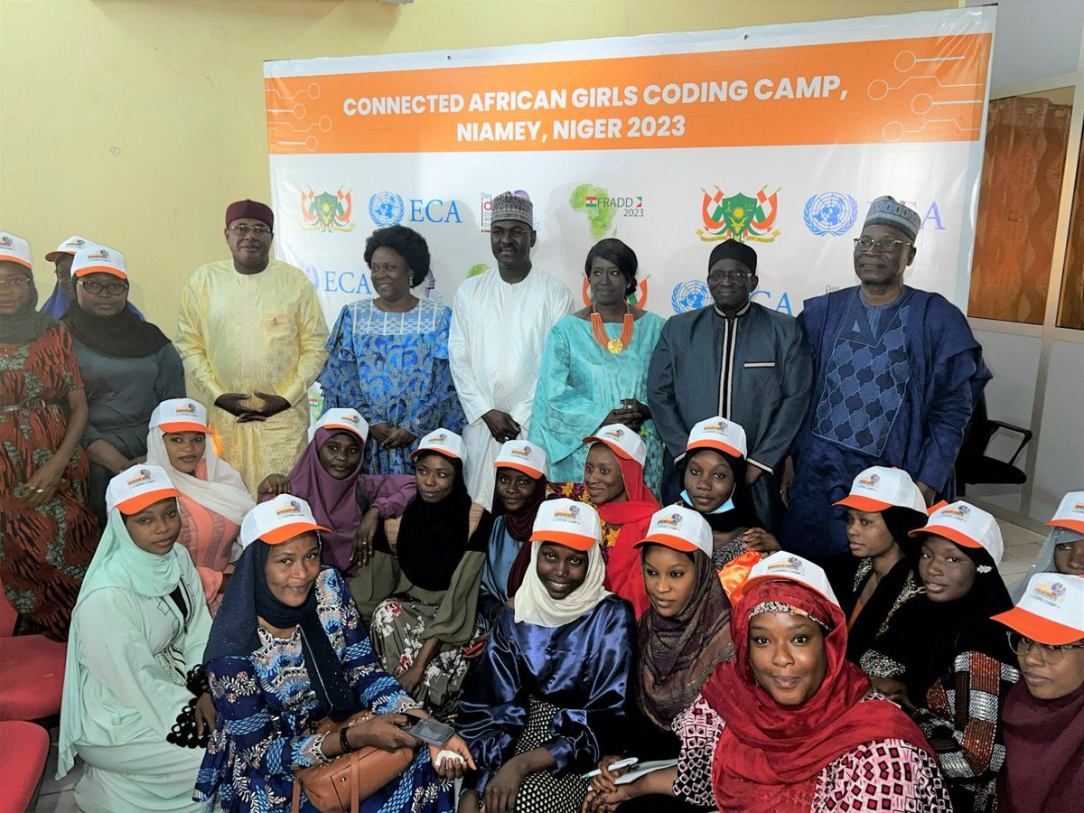 Dite4Africa's tweet image. #NIAMEY: Opening ceremony of #ConnectedAfricanGirls #CodingCamp: empowering girls & young women to create a safer and equitable digital future for all.
H.E. Hassane Barazé Moussa, Min. Post&NewInfoTech @unwomenNiger @NgoneDiop9 @ECA_SROWA JeanPaul Adams @moctar18 @ECA_OFFICIAL