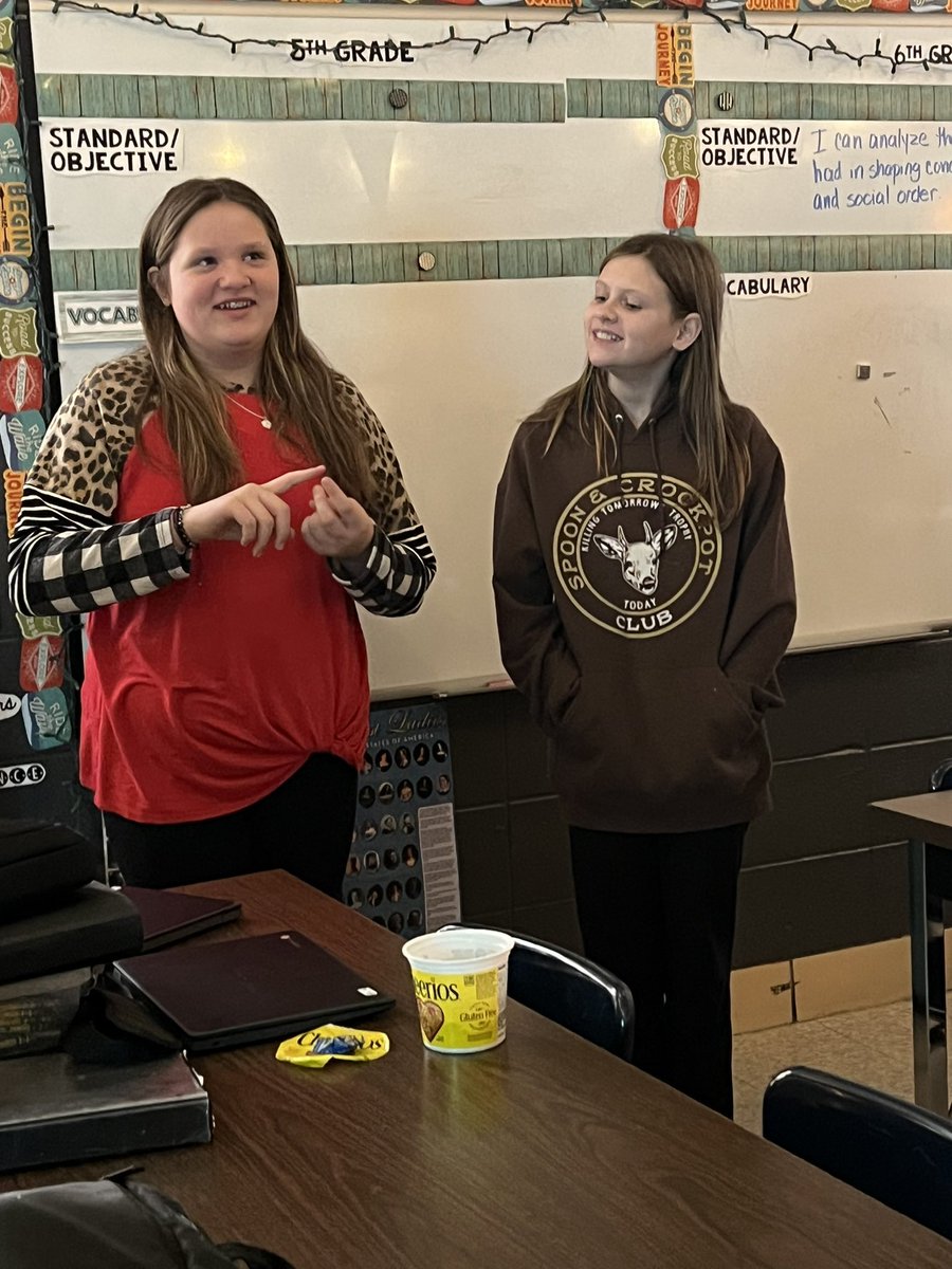 MrsDau's tweet photo. Morning meeting in action! @JEBC5 #buckskinpower #middleschool https://t.co/e05t1jye1t