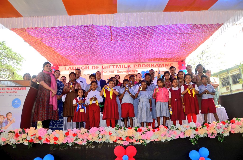 NDDB_Coop's tweet image. NDDB Foundation for Nutrition&apos;s Giftmilk program was launched in Durgapur with CSR support of @DSPSAIL1 by its Director I/c Sh BP Singh. Under this, school students will be provided with flavoured fortified milk to supplement nutrition in their diet &amp;amp; help eradicate malnutrition