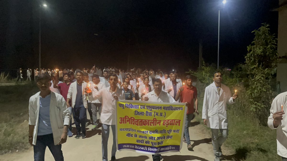 KhushiJain007's tweet photo. Strike day 14
Candle march 
@ChouhanShivraj @CMOfficeMP 
#VetStandUnited
#मध्यप्रदेश_शासन_होश_में_आओ https://t.co/WQAZctnr3O