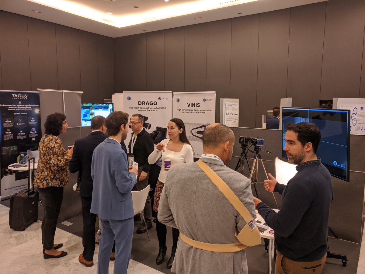 IAC_Astrofisica's tweet photo. 📸El equipo de #IACTECEspacio del #IACastrofísica ha presentado en el congreso @SSSIForum el desarrollo de su instrumento #VINIS y las primeras imágenes recibidas por la cámara espacial #DRAGO2, puesta en órbita el pasado mes de enero, confirmando su buen funcionamiento 🛰️ 👏👏 https://t.co/slfzqkJC5u