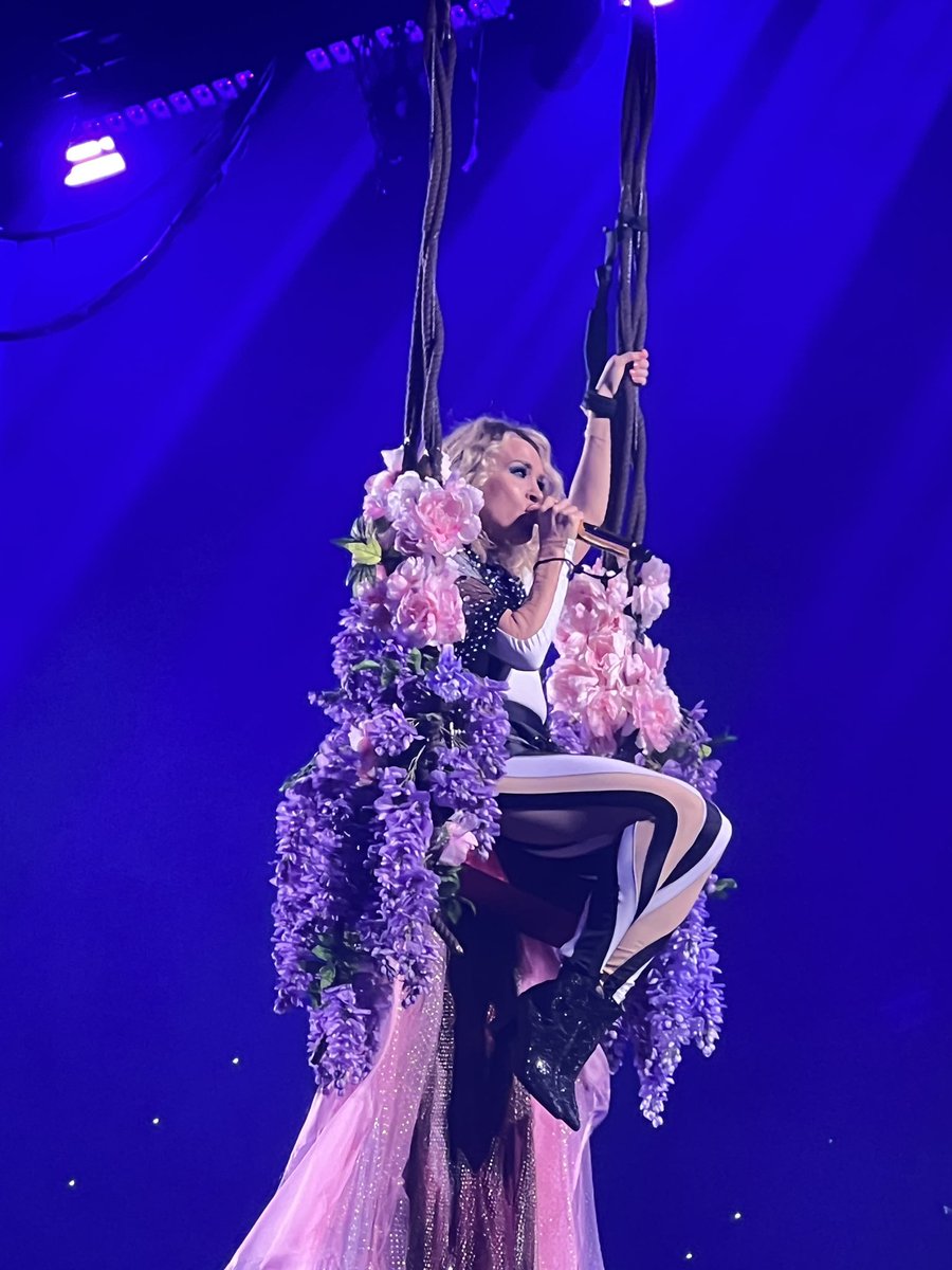 Jonnyfrizzel's tweet photo. Thank you @carrieunderwood for making my baby girls first concert experience one to remember!!! She had a blast!💥  #crazyangles  #DenimAndRhinestonesTour #WellsFargoCenter #philly https://t.co/qJuJzA5gwF