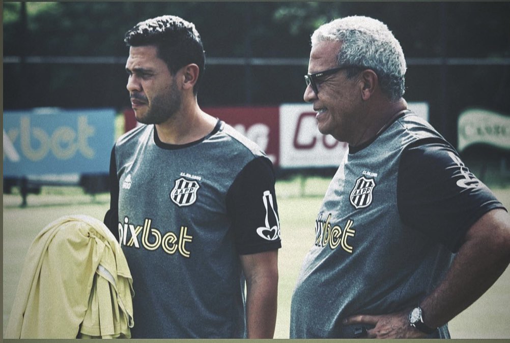 A Primeira foto na <a href="/aapp_oficial/">Ponte Preta Oficial</a> . Hj comemoro 1 ano como treinador desse maravilhoso clube…Ano de aprendizado,trabalho intenso e conhecer pessoas sensacionais…A dedicação e alegria vão continuar da nossa parte…Obrigado a todos que de uma forma ou de outra nos ajudaram🦍❤️❤️🦍