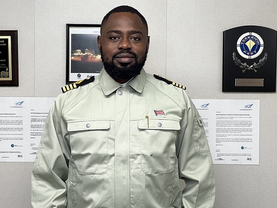 First Nigerian #Seafarer Appointed as Captain of #LNGCarrier #natgas #LNG
hellenicshippingnews.com/first-nigerian…