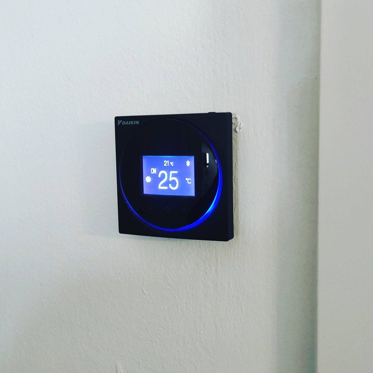 instaeco's tweet photo. Madoka Assistant @Daikin_es . https://t.co/17bxhvZsGN