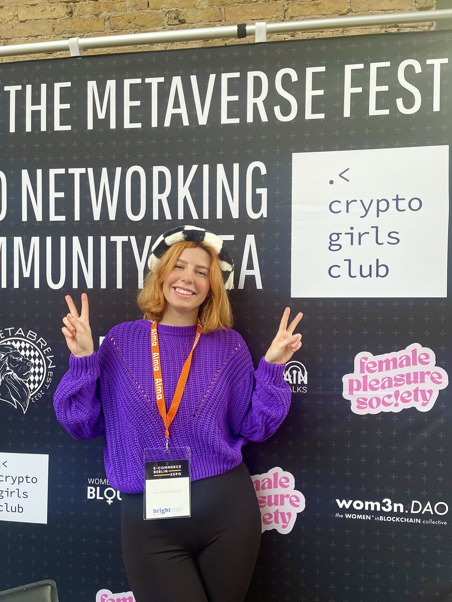 mimimusics's tweet photo. Short stop at @CotMetaverse x @ecommerceberlin on my way to the airport ๐ซ๐ซ๐ท๐ฅ
Witnessed the historical moment of @ZoeCatherineF ringing the bell ๐ at the speed networking session ๐ and @FPS_NFT encouraging everyone having more $ex ๐ฅ
#EcommerceBerlinExpo #EBE2023 #COTMFEST https://t.co/MlUHDDZnzu