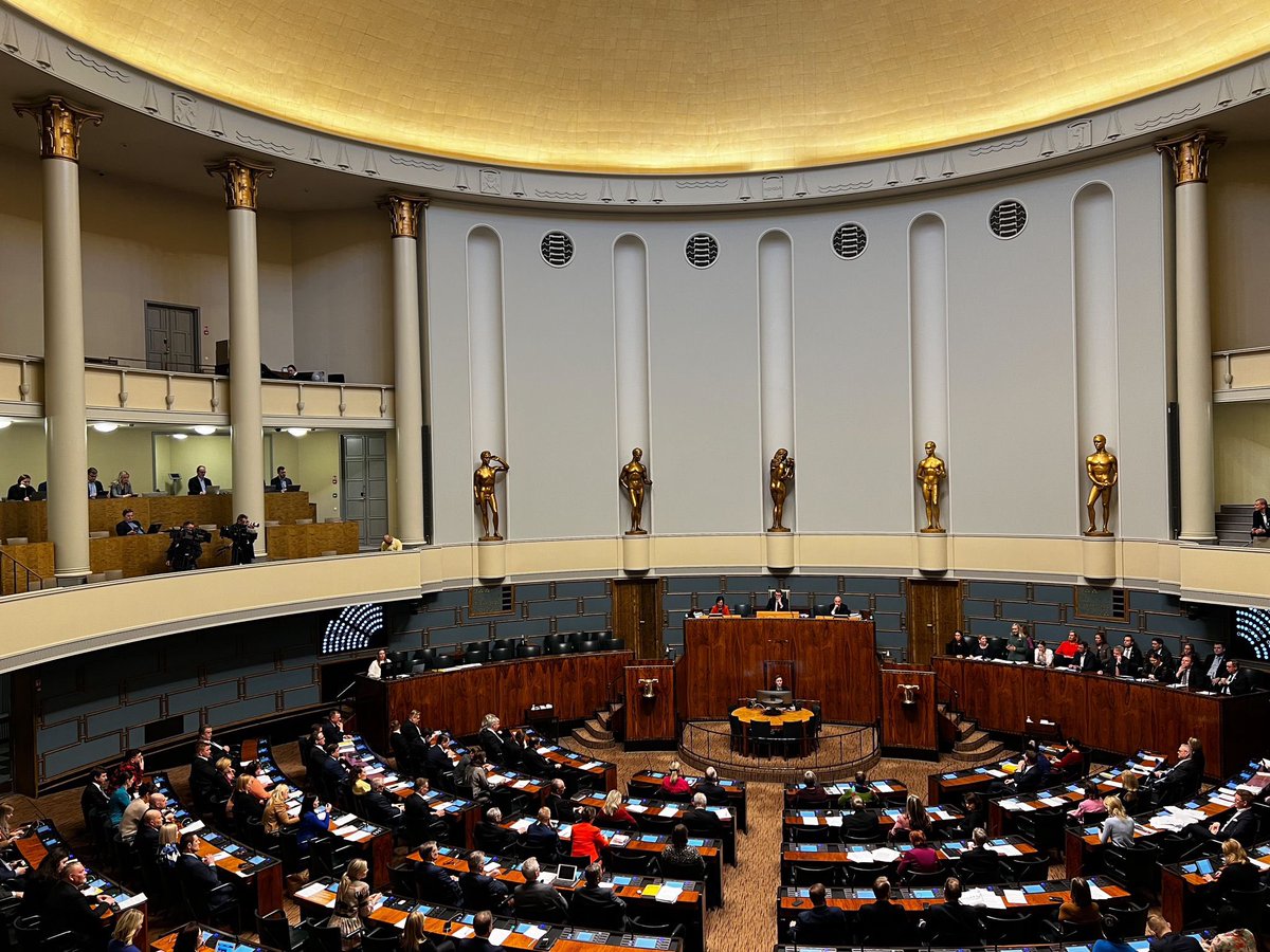 Toiseksi viimeinen kyselytunti. Ensi viikon perjantaina eduskuntatyö päättyy.