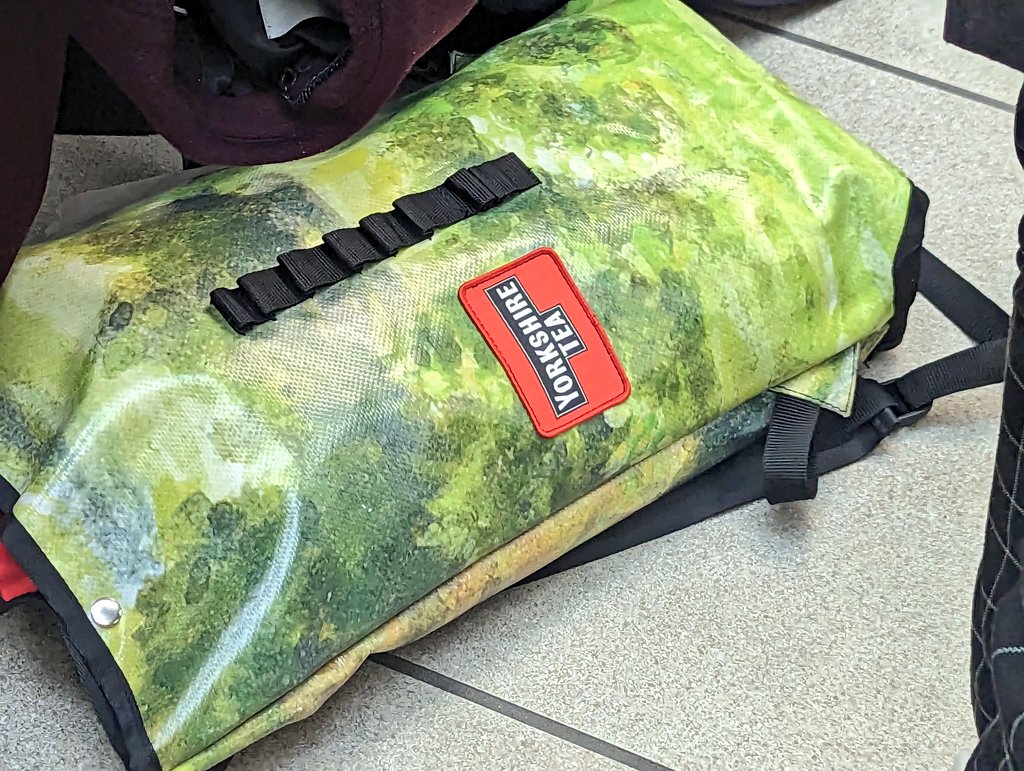 Lee_McStein's tweet photo. Random highlight of the day: @ChrisMasonBBC's awesome @YorkshireTea bag!

#styleguru #cool #Design #fashion https://t.co/wde7qYDtsc