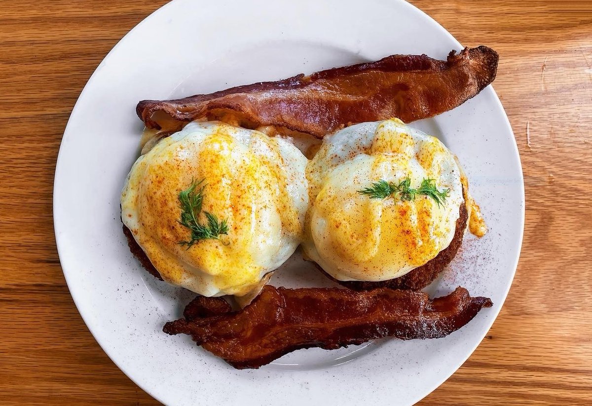 VisitBtown's tweet image. Unsure of what brunch spots to go to with family or friends? 🥓

Click the link in our bio to find the Best Brunch Spots in Bloomington 🥞

📷: @nourishwithrebecca, @rollsbyben