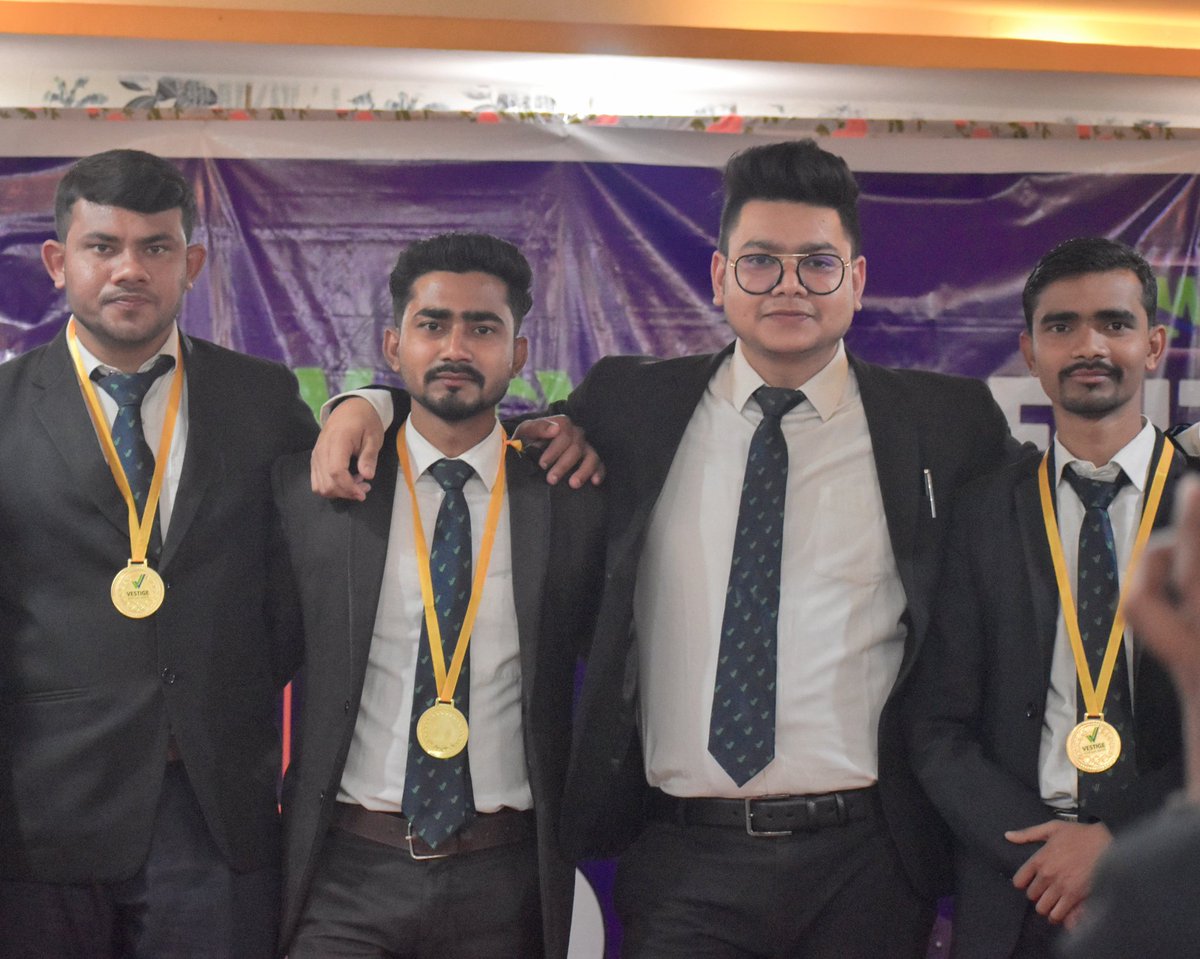 officesandeep77's tweet photo. What a powerful session 🔥💪
#teamkumarbrothers #teamworkmakesthedreamwork #quotes #quotesaboutlife #morningquotes #motivation #billionairemindset #powerofnetwork #yourfutureishere #vestigesandeepkumar #powerofpositivity #positivethoughts #vestigemarketingpvtltd 🔥 https://t.co/KmhEpLfIzt
