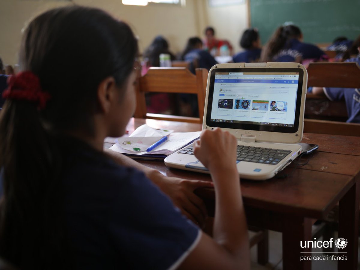 Las soluciones de aprendizaje digital 💻son algunas de las herramientas más innovadoras para que niñas, niños y adolescentes se empoderen como agentes de cambio frente a la #CrisisClimática 🌡️.
