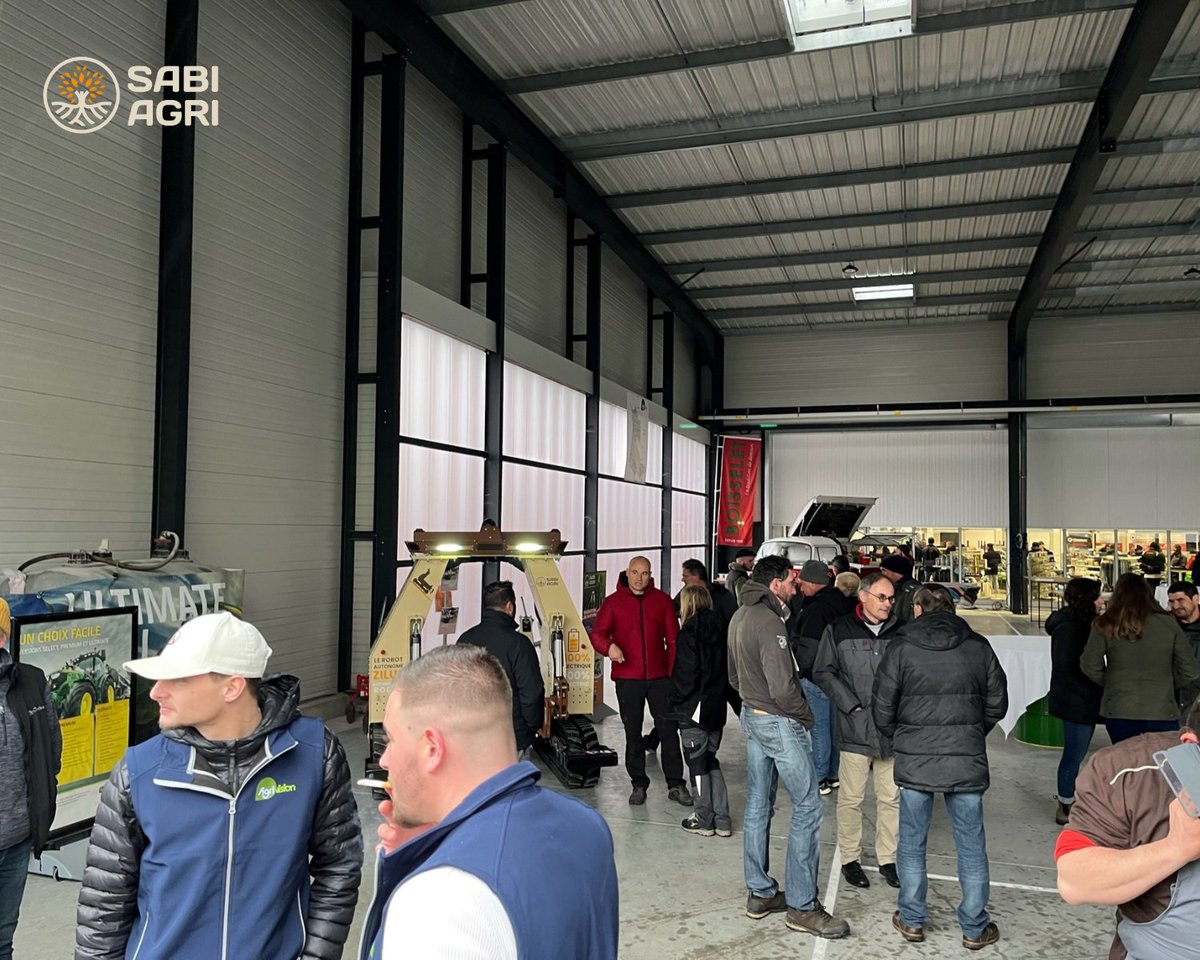 SAS_SabiAgri's tweet photo. 📢 Aujourd’hui, inauguration du nouveau local à Lalande de Pomerol (33) de notre distributeur Guenon, Agrivision !
 
🙌 @SAS_SabiAgri est présent en force avec ses enjambeurs électriques #Alpo et son robot tout terrain #Zilus. https://t.co/xHHuHg3t24