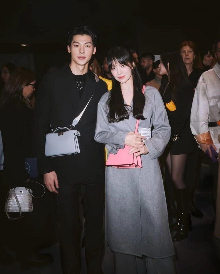 Ảnh chụp cùng Song Hye Kyo được Hứa Quang Hán đăng lên Instagram của mình.