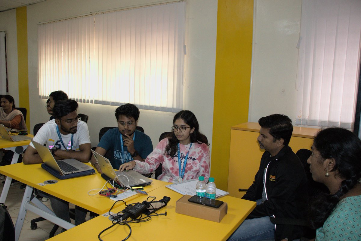 SRM_DEI's tweet image. Smart Campus Hackathon – Phase 1 ended successfully with the support and coordination of our fellow judges, mentors, students, and organizing team.
Over 30 teams from various departments tried to provide smart solutions. Each team worked really hard and came up with solutions.