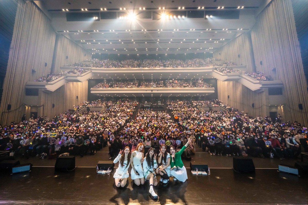 KARAOFFICIAL329's tweet photo. [#KARA]

팬미팅 첫날 오사카 공연 무사히 성료! 

많은 카밀리아를 가까이서 만날 수 있었던
행복하고 꿈 같았던 시간💓

곧, 후쿠���카에서도 만나요~

#카라 #KARA
#MOVE_AGAIN https://t.co/pHHFZGvVKG