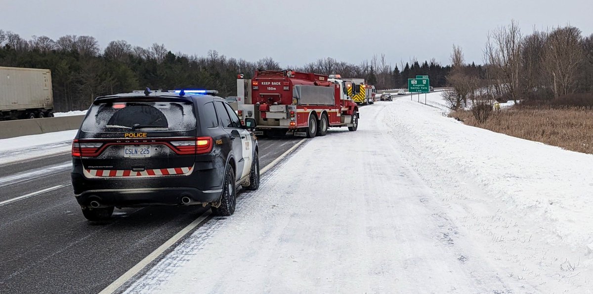 OPP_ER's tweet image. #FrontenacOPP @FPSParamedics @KtownFire responding to multiple motor vehicle collisions #Hwy401 @cityofkingston due to #BlackIce. Please drive according to conditions. #YGK ^db
