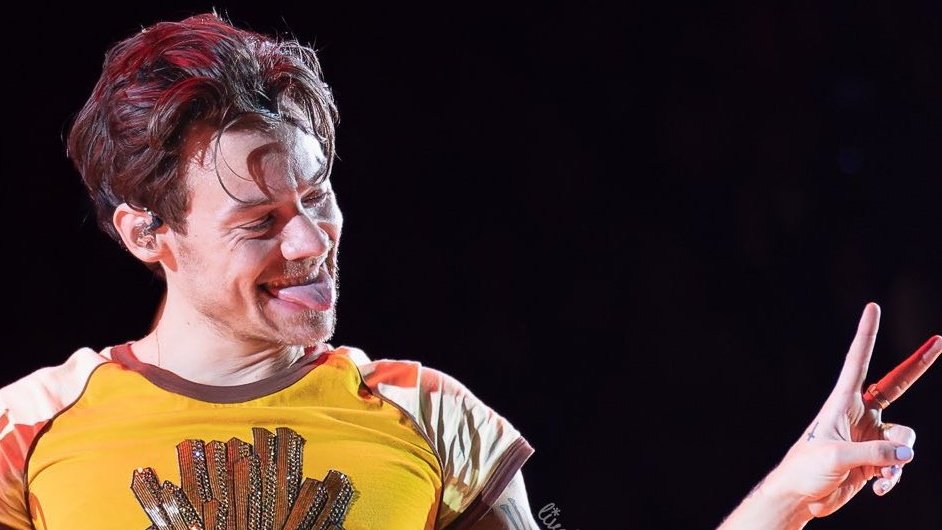 sunfflouwerry's tweet photo. harry in his silly goofy era https://t.co/v5lmOi0QQc