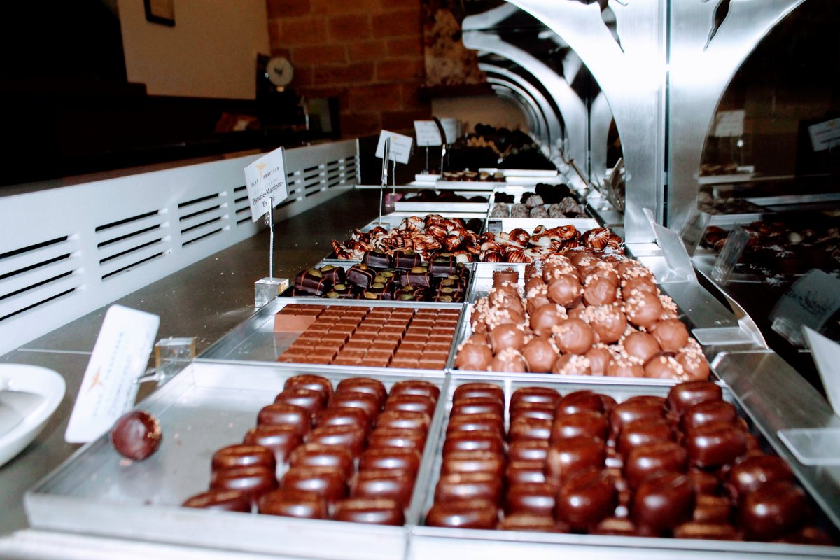 ChocoPraetsch's tweet image. we're always trying to find your favorite flavor ♥
#food #vegan #candy_store #pralinen #chocolate #love #passion #baking #backen