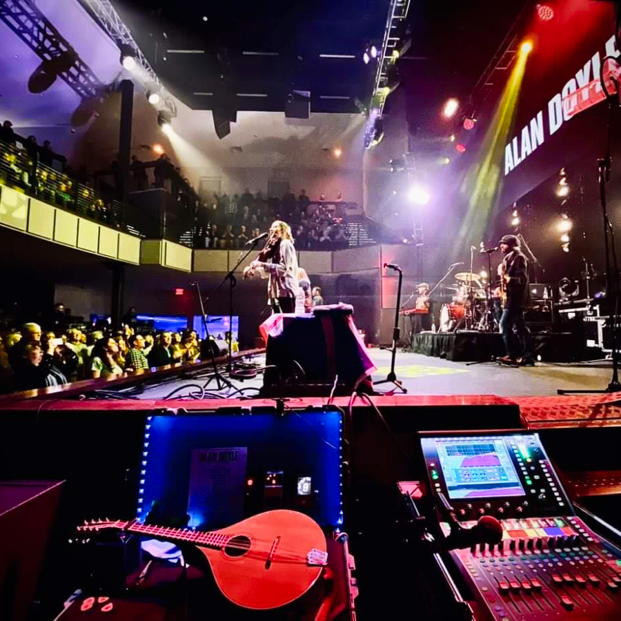 soundboxpro's tweet photo. 1,2,3,4! Thrilled to provide gear for Canadian music legend @alanthomasdoyle's latest tour! #TourSupport
Learn more about what we do here: https://t.co/NNMk7UGvOE
Photo Credit: Peter Green https://t.co/62MXsW40i0
