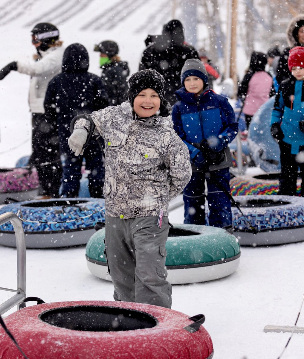 tourismbarrie's tweet photo. A whole day off to play in the snow! #SnowDay❄️
Visit https://t.co/SjId6SZRWp for all the fun winter adventures you can enjoy today!
#VisitBarrie #WinterFun #GetOutandPlay #Ski #Snowboarding #Snowshoeing #Snowtubing #ExploreBarrie https://t.co/a0MwE8XtOq