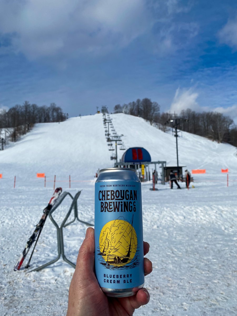 CheboyganBrew's tweet image. A couple weeks back we set out on a trip to visit some of the best ski resorts across Michigan and check in on how our beer was doing there 🏂 

#SkiMichigan #MichiganBeer #ChebyganBrewing