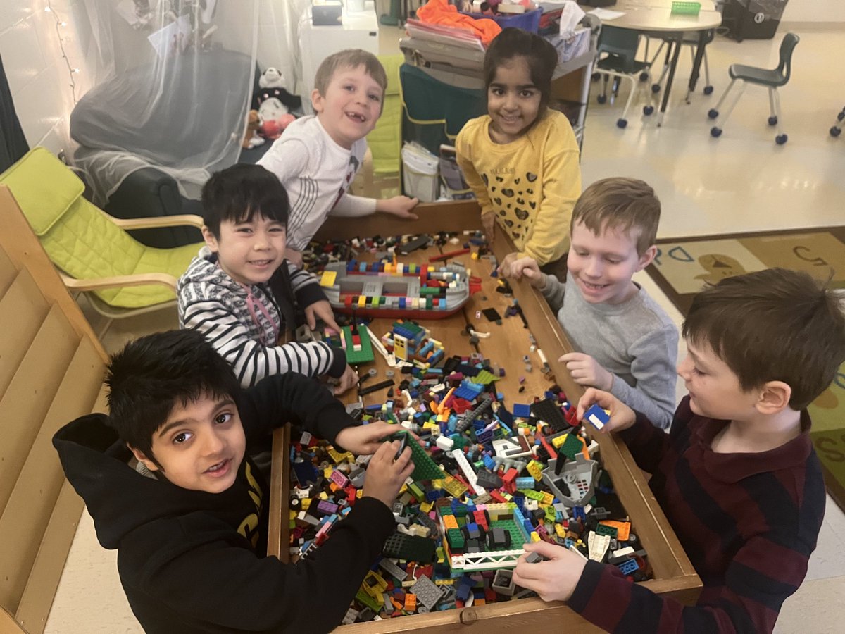 Teamwork! Nos amis! Grade 1s! Helping friends! Calming down! Helping Mme! Cooperative play! Love it! ❤️ ⁦<a href="/StAnneOCSB/">St. Anne School</a>⁩ ⁦<a href="/MsKCasey/">Ms. Casey</a>⁩