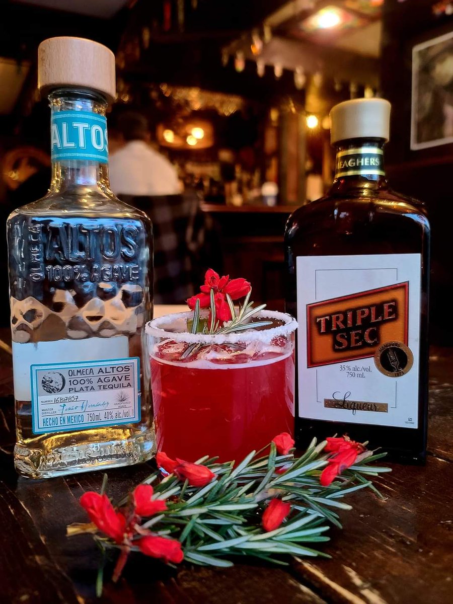 Nick Pertoci has made some amazing cocktails through these past few years 👏 

If you haven't tried out his Blackberry Marg, you are missing out! Ty <a href="/CorbySW/">Corby Spirit and Wine</a> for always supporting our cocktail menus &amp; changes! #NoPlansNeeded with Nick Earle starting at 9:30! See you tonight!
