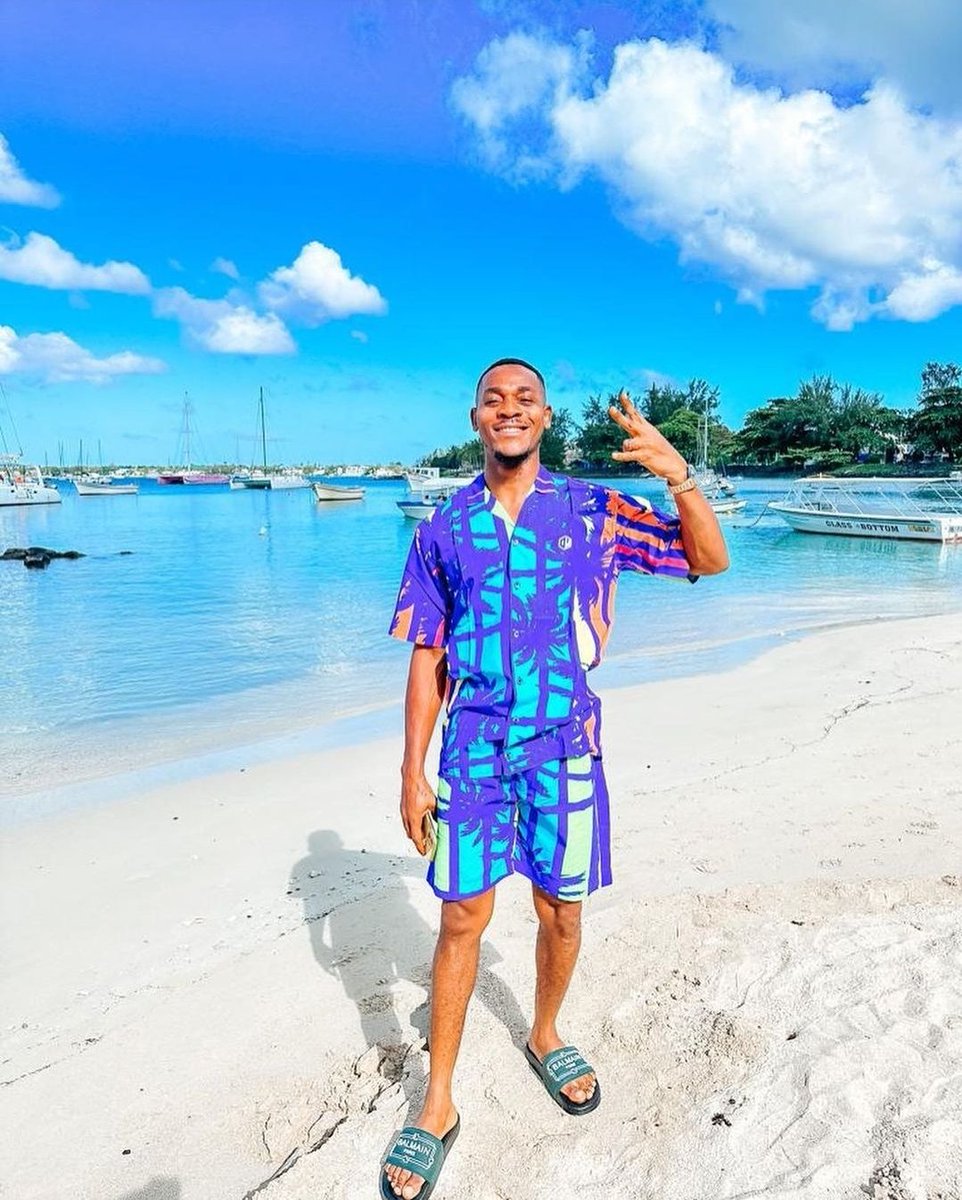 OilWears's tweet image. OIL WEARS steady delivering 🔥🔥🔥
Vintage is lit 🔥

To place ur order(s),send a dm or text on Whatsapp- wa.me/2348189353076

Kindly rt and patronize, my customers are definitely on ur tl 
THANK YOU 😊
#fashion #vintages #fashiontrends #streetwears #Beachwears #style