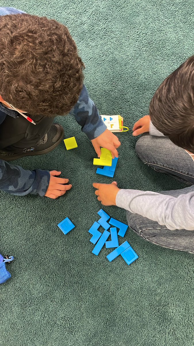 FF_Gifted's tweet photo. @FFES_PWCS 2nd graders collaborating to solve @ThinkFun shapeometry! https://t.co/p48Gz6RmuG