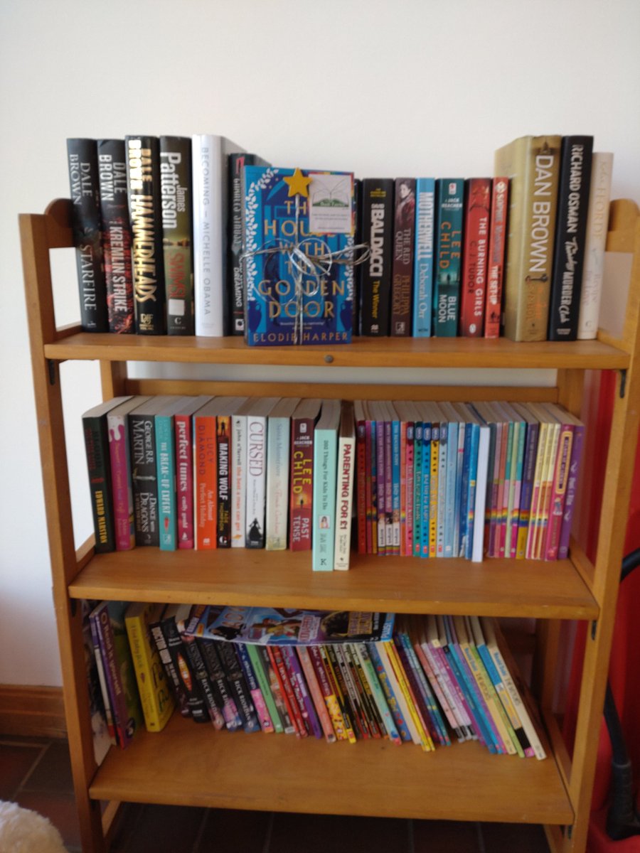 Anna and Chris from Pontefract Reads  handed out £1 World Book Day national book tokens this morning at the Castle Coffee Shop Catch Up at Pontefract Castle. They'll be handing them out next Thursday too, on World Book Day. Come along to get one and to browse the free book case.