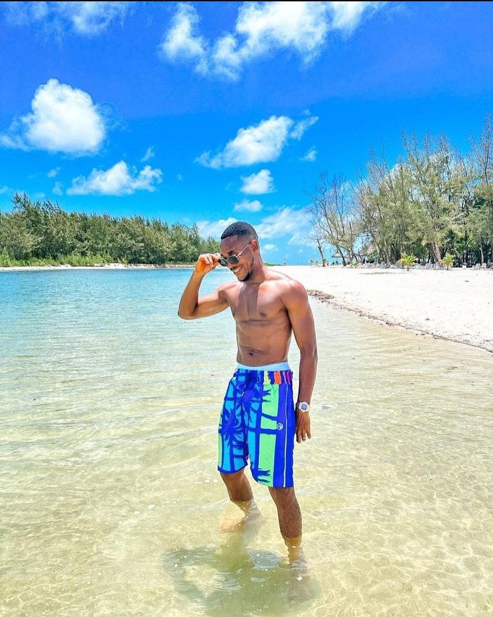 OilWears's tweet image. OIL WEARS steady delivering 🔥🔥🔥
Vintage is lit 🔥

To place ur order(s),send a dm or text on Whatsapp- wa.me/2348189353076

Kindly rt and patronize, my customers are definitely on ur tl 
THANK YOU 😊
#fashion #vintages #fashiontrends #streetwears #Beachwears #style