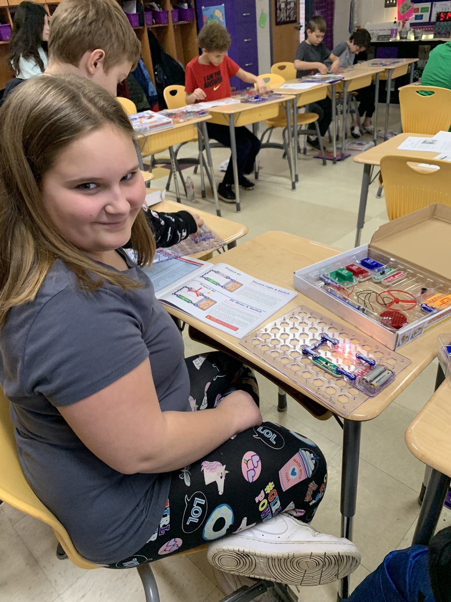 Mrs. Fischer tweet media